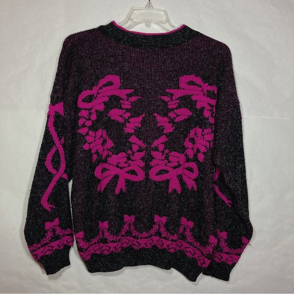 Vintage Black & Pink Knit Sweater 🔲🎀🖤 - Picture 3 of 8